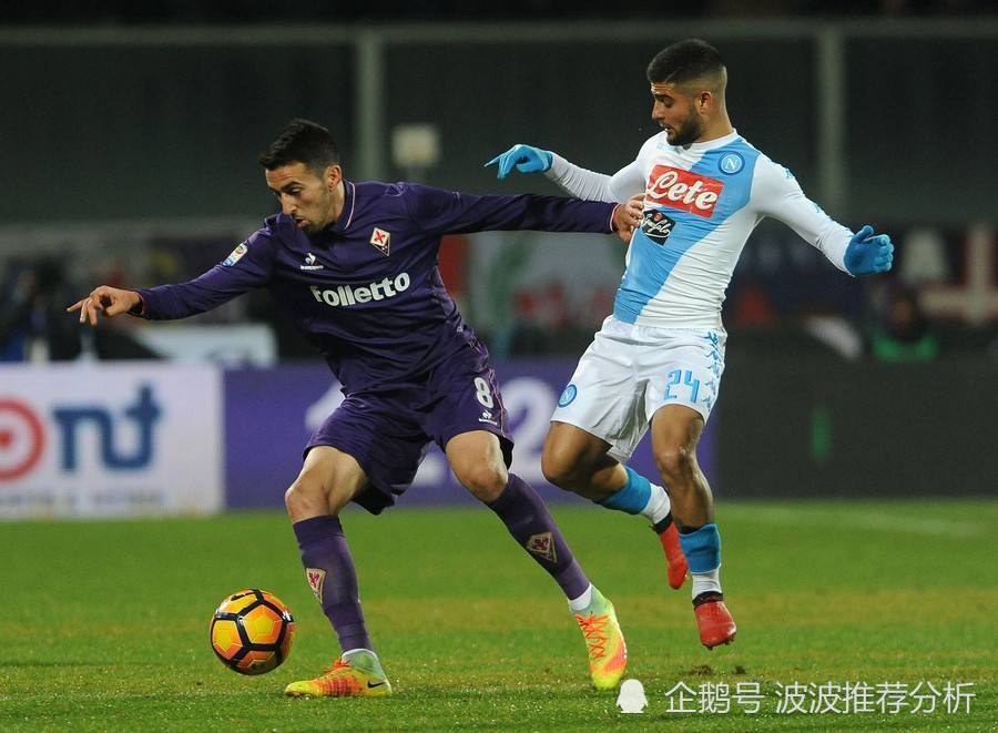 包含意大利杯赛程吃紧，塞维利亚赛后单刀错失，悬念犹存，阵容厚度经受考验的词条